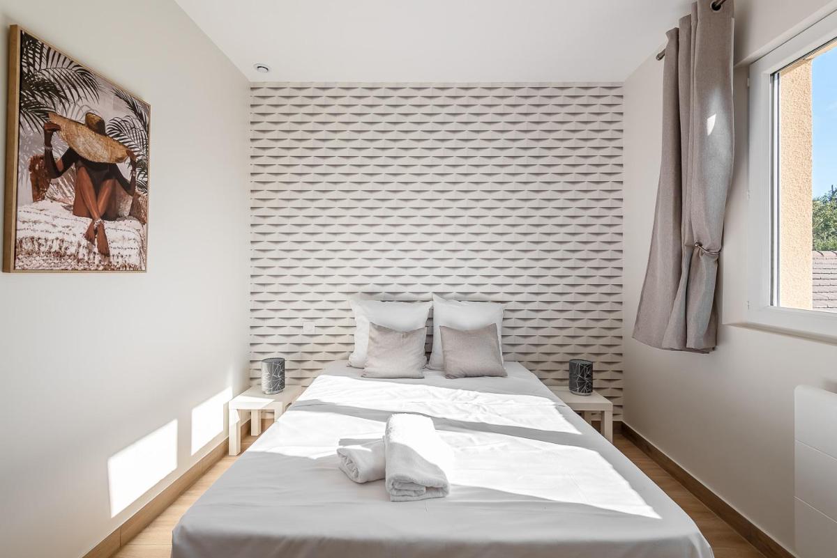 Apartment 2 bedroomed Lena Montry - Housity