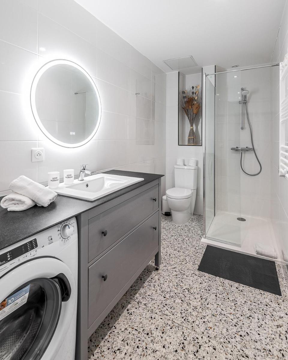 Apartment 2 bedroomed Lena Montry - Housity