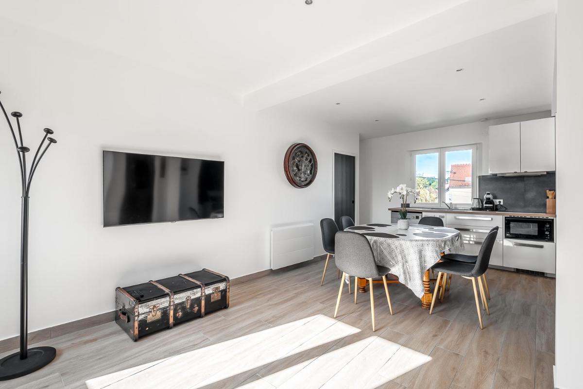 Apartment 2 bedroomed Lena Montry - Housity