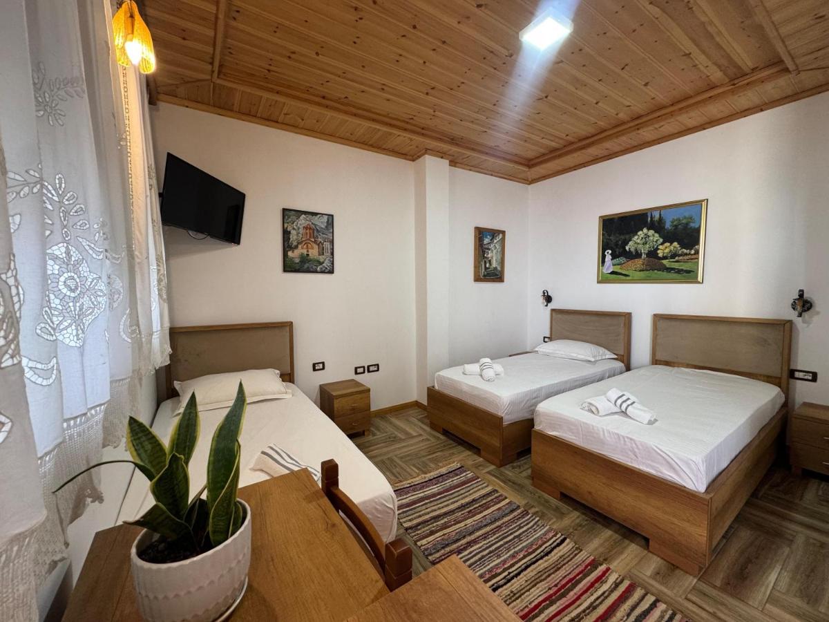 Arben Qemeri Guest House - Housity