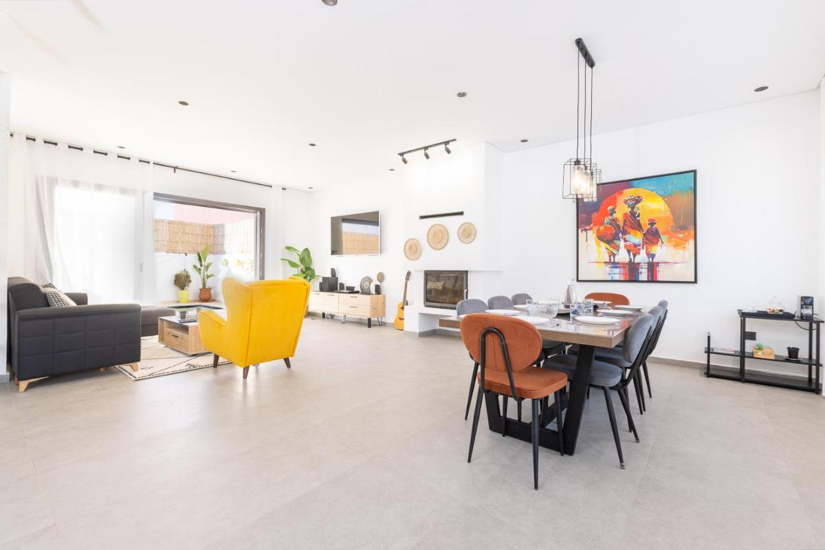 Beach Vibe Villa - Sunny Stay - Housity