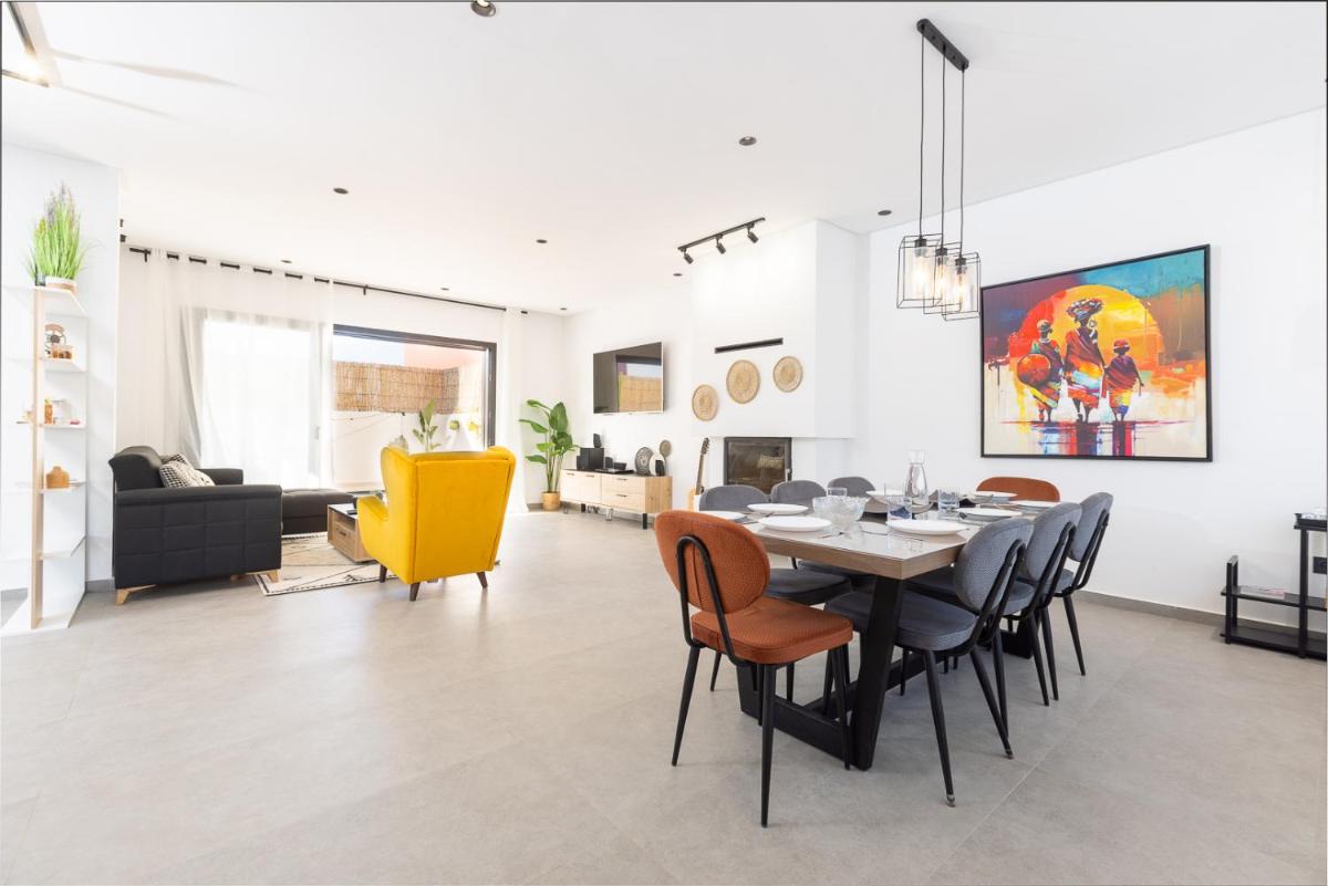 Beach Vibe Villa - Sunny Stay - Housity