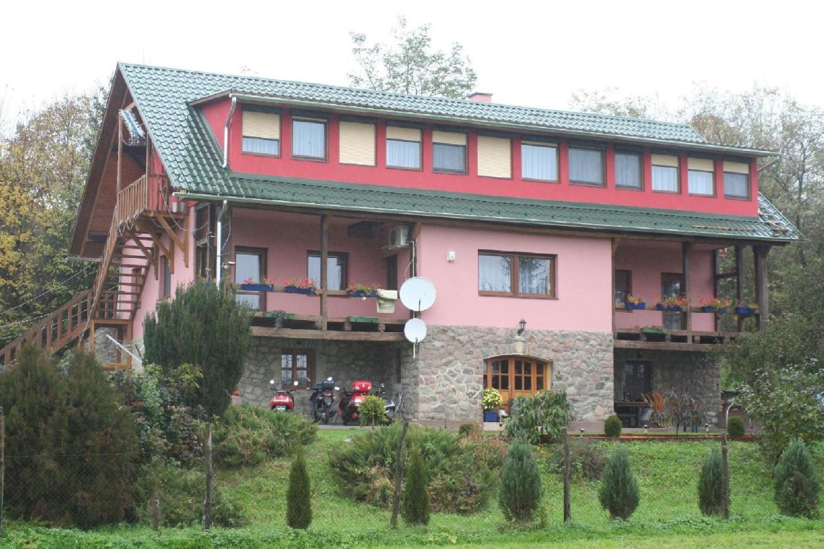 Gadányi Vendégház és Lovarda - Housity