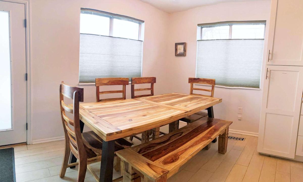 The Elm Tree Cottage in the Sugarhouse District - Housity