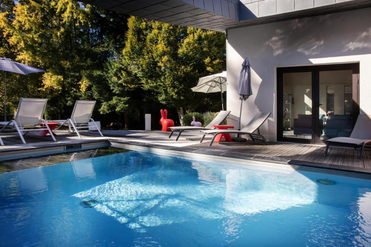 Piscine de l'établissement L'Aubinière Hôtel Restaurant & Spa ou située à proximité