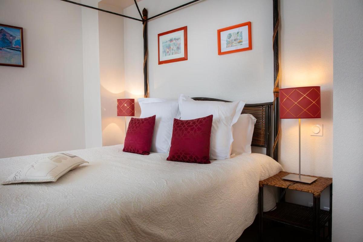 Un ou plusieurs lits dans un hébergement de l'établissement L'Aubinière Hôtel Restaurant & Spa
