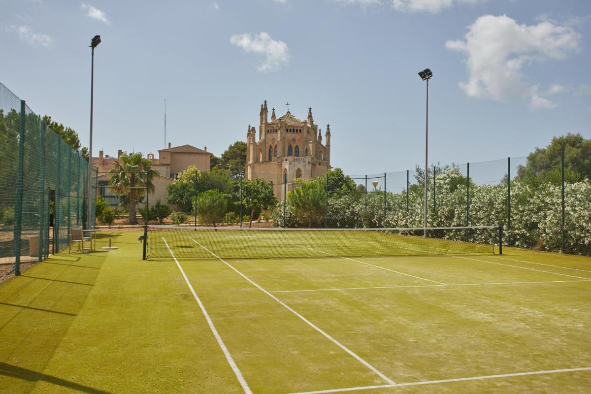 Instalaciones para jugar a tenis o squash en Zoetry Mallorca Wellness & Spa o alrededores