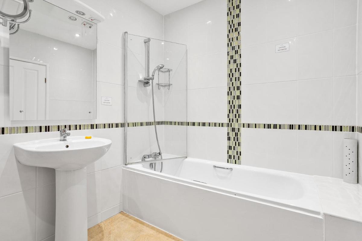 Royal Beacon Hotel - Housity