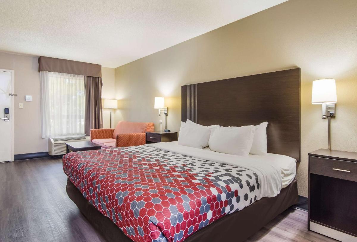 Econo Lodge Garner - Raleigh - Housity