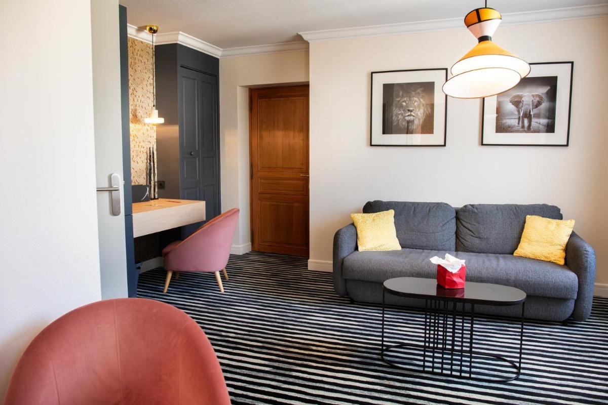 Coin salon dans l'établissement L'Aubinière Hôtel Restaurant & Spa