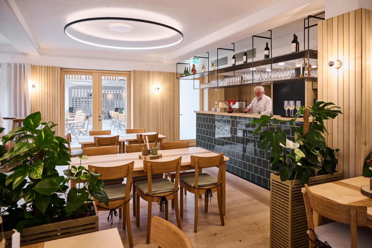 Schwarzes Kreuz Gasthaus Pension - Housity
