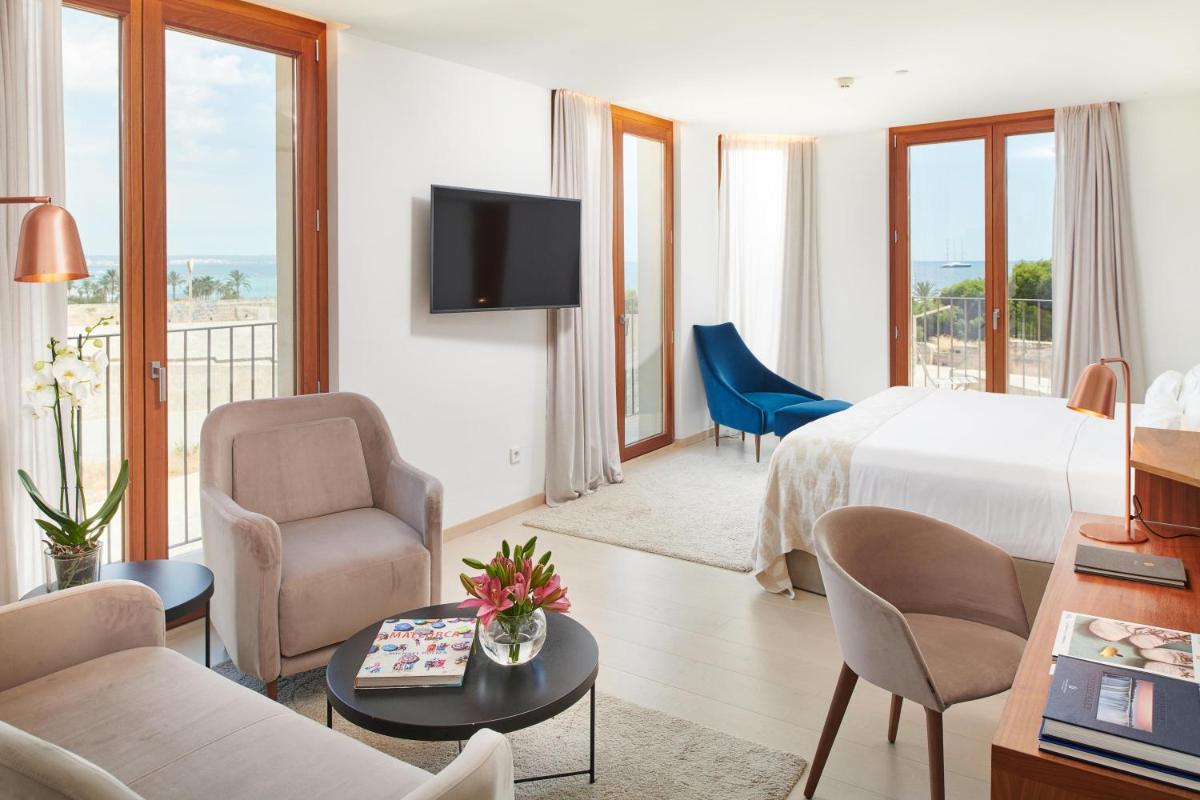 Una televisión o centro de entretenimiento en Es Princep - The Leading Hotels of the World