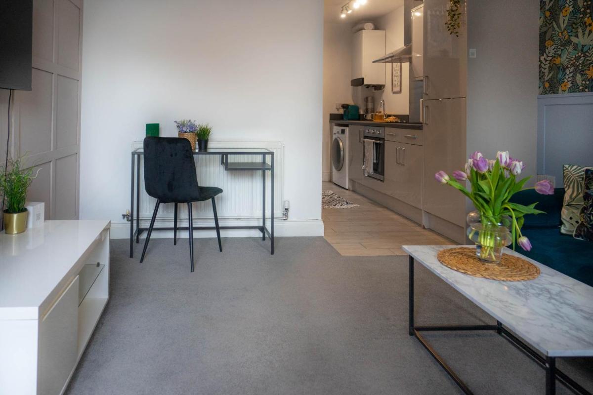 1 Bed House at Velvet Serviced Accommodation Swansea with Free Parking & WiFi - SA1 - Housity