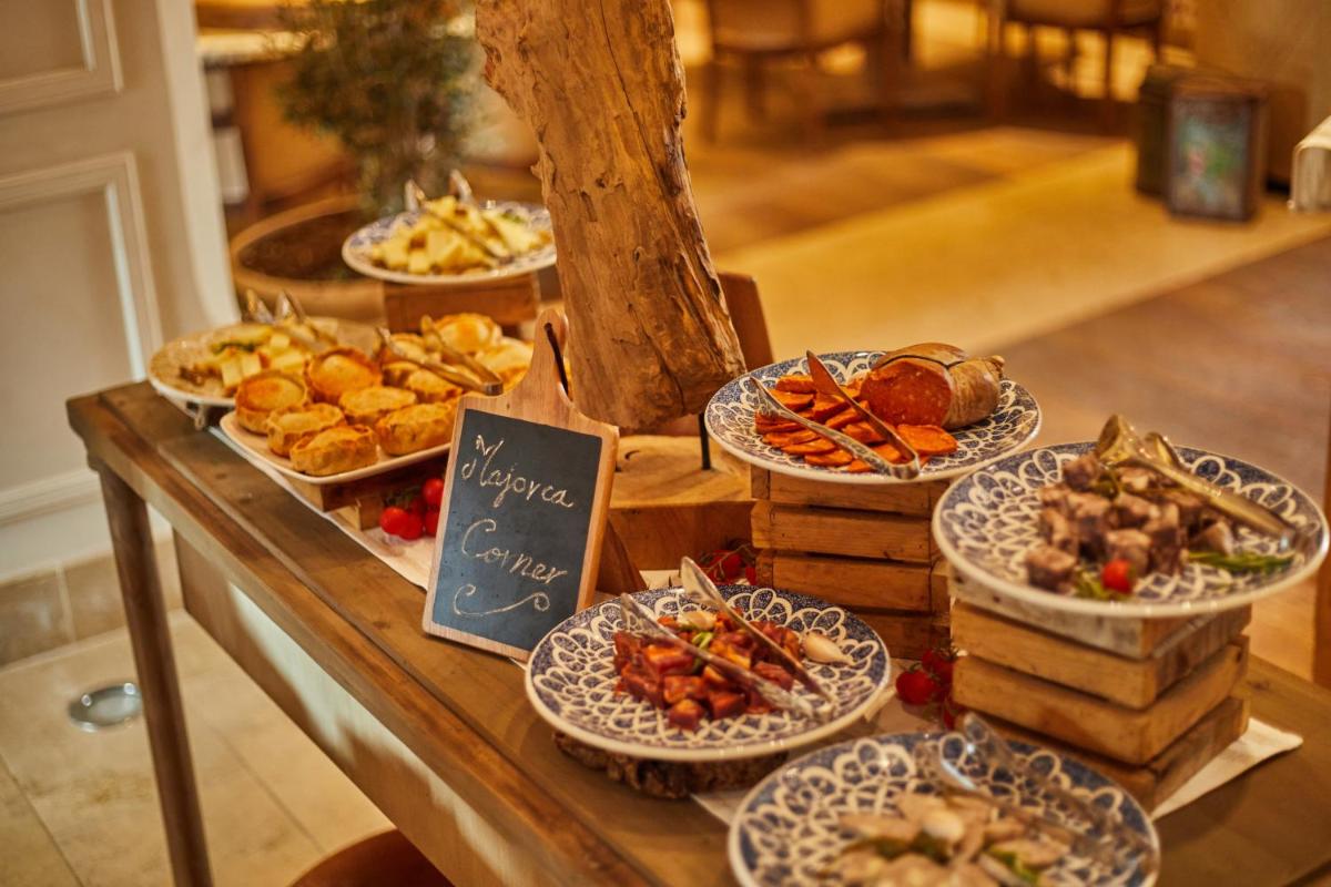 Comida en o cerca de este hotel