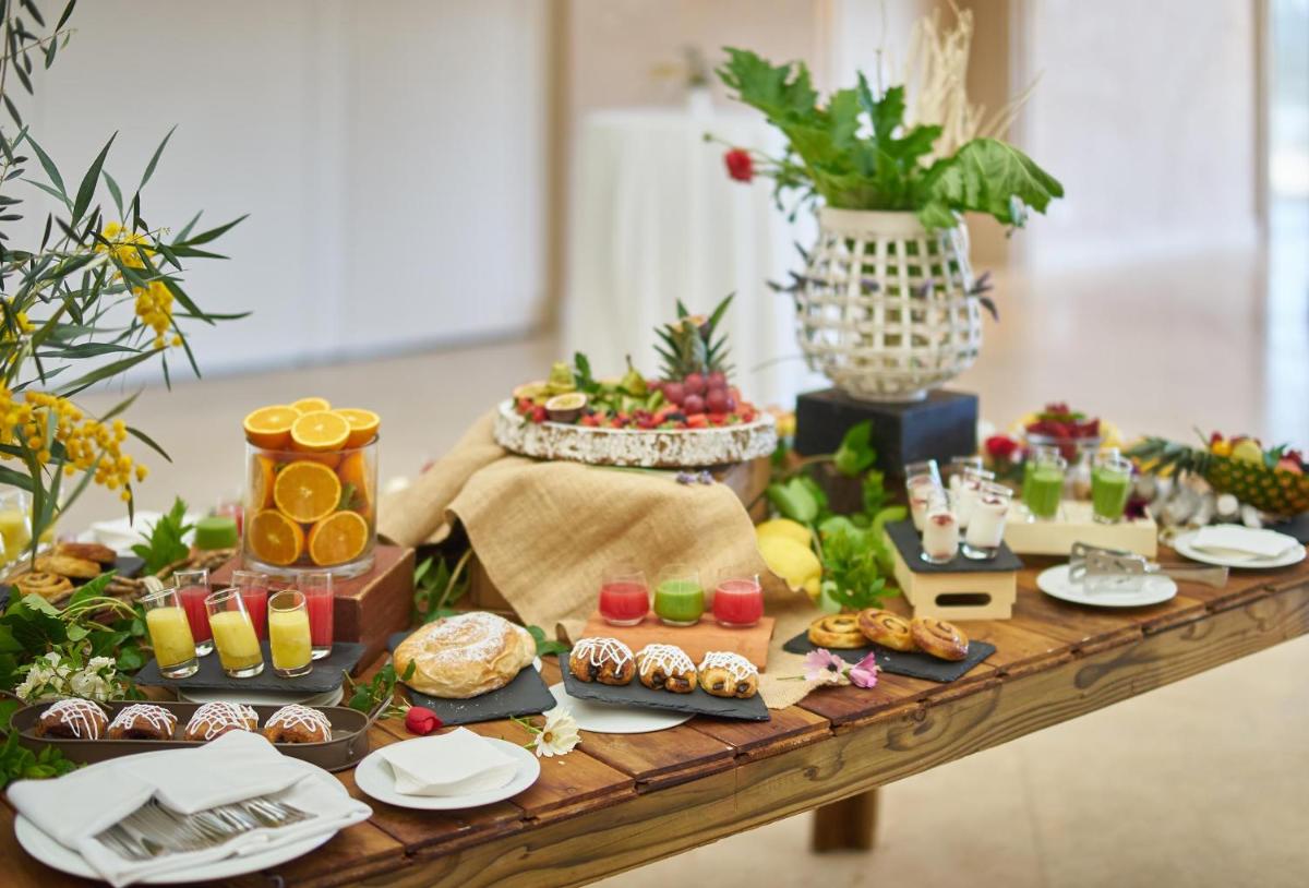 Comida en o cerca de este hotel