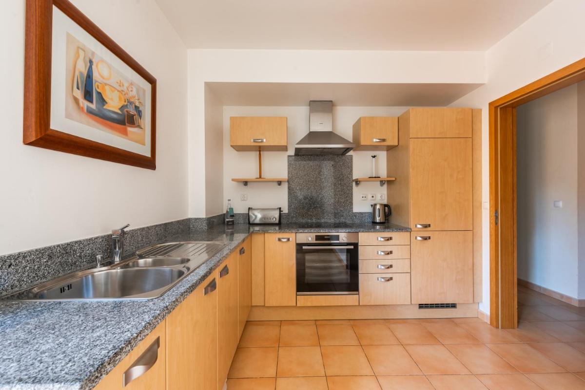 A cozinha ou kitchenette de Estrela da Luz Resort