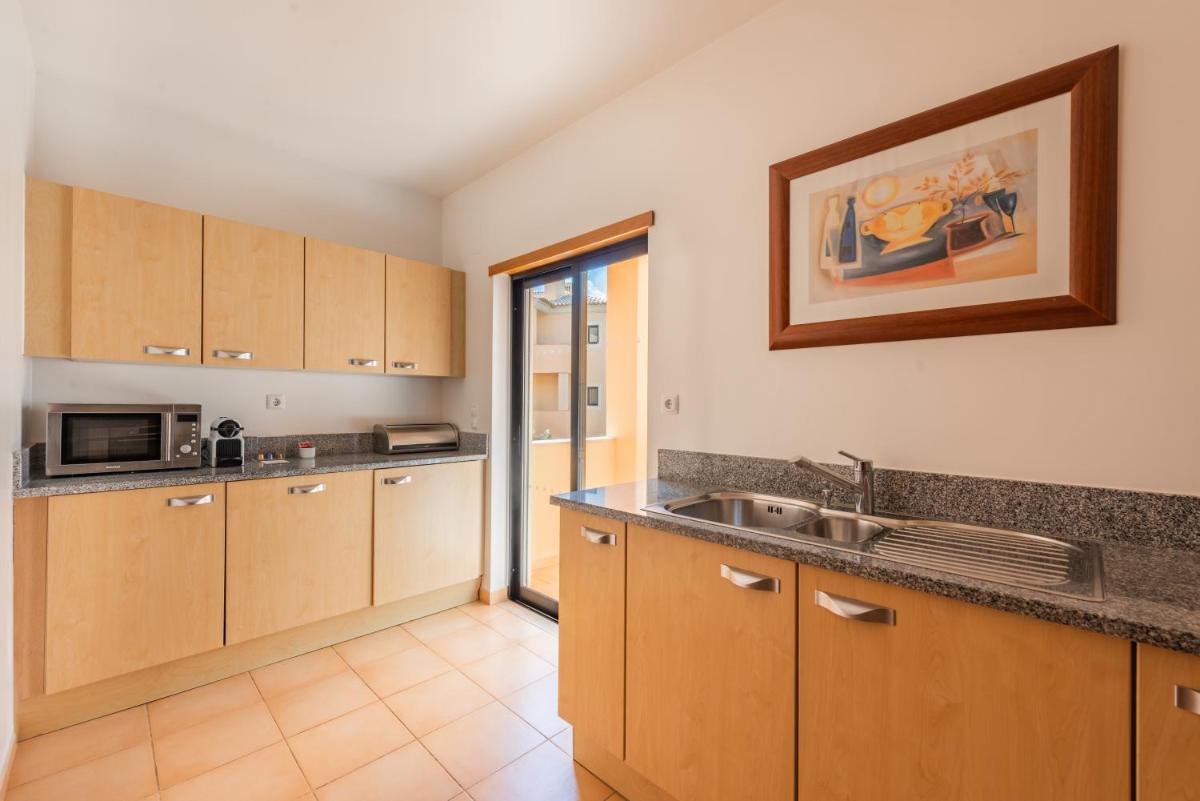 A cozinha ou kitchenette de Estrela da Luz Resort
