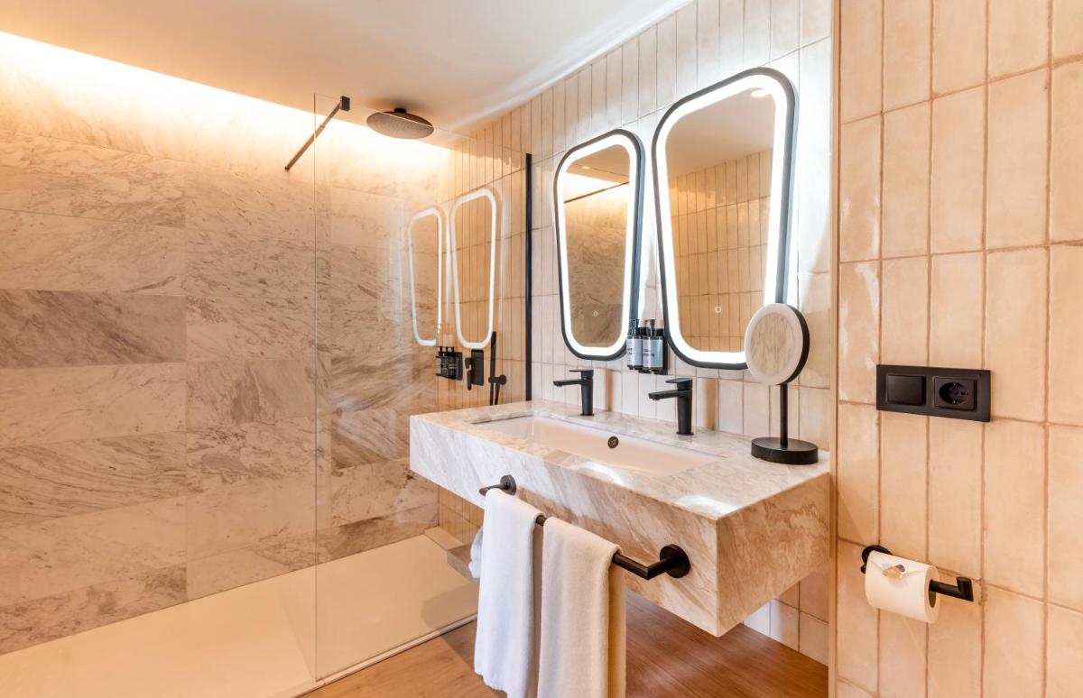 Un baño de Grand Palladium Select Palace Ibiza - All Inclusive
