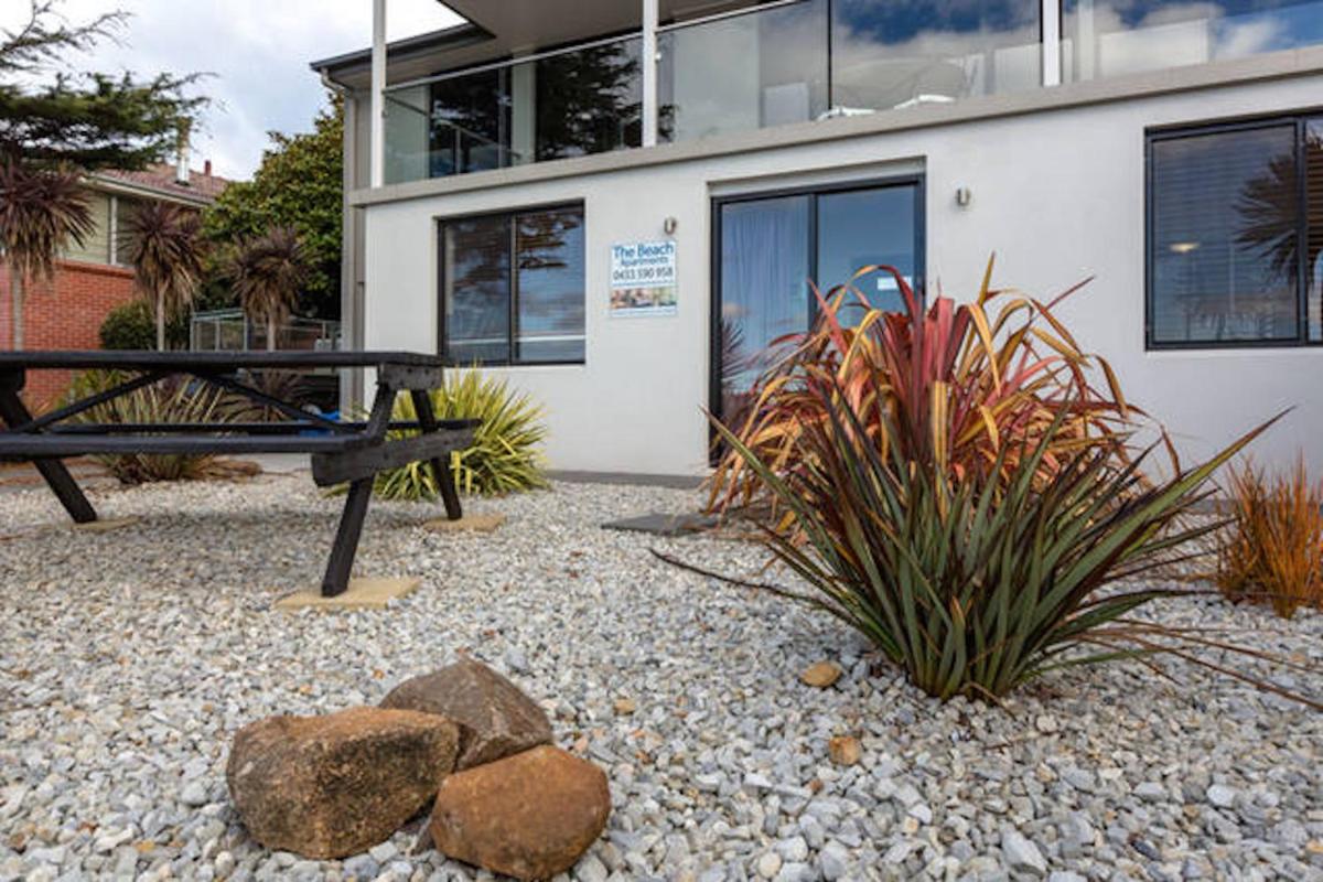 Suitetrails - Beachfront Apartment Blackmans Bay