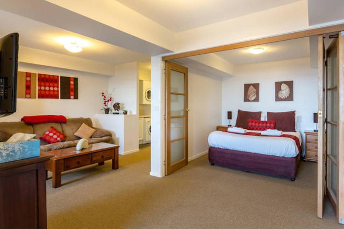 Suitetrails - Beachfront Apartment Blackmans Bay