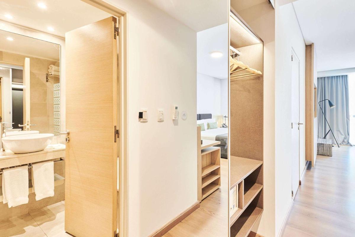 Dazzler by Wyndham Rosario - Housity