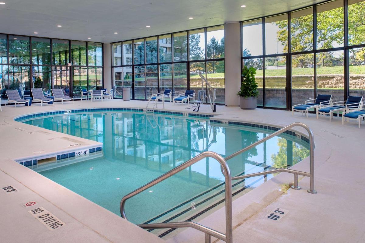 Hampton Inn By Hilton St Louis Airport - Housity