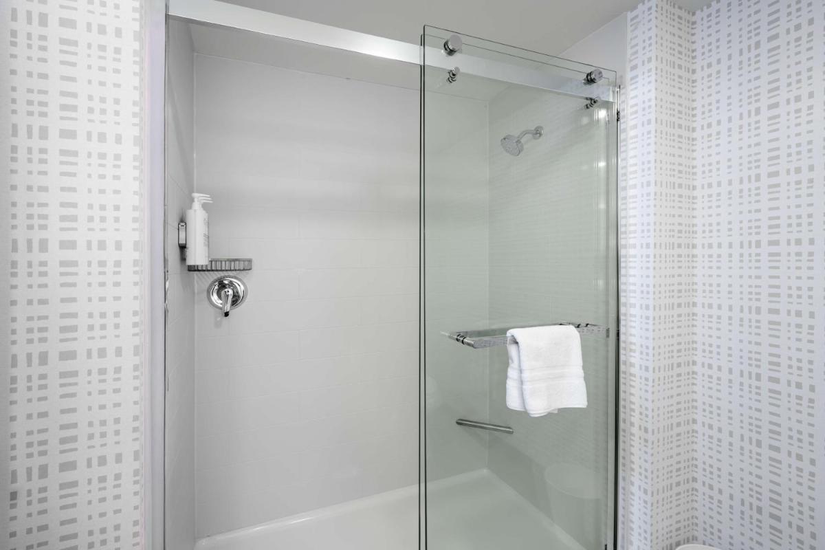 Hampton Inn By Hilton St Louis Airport - Housity