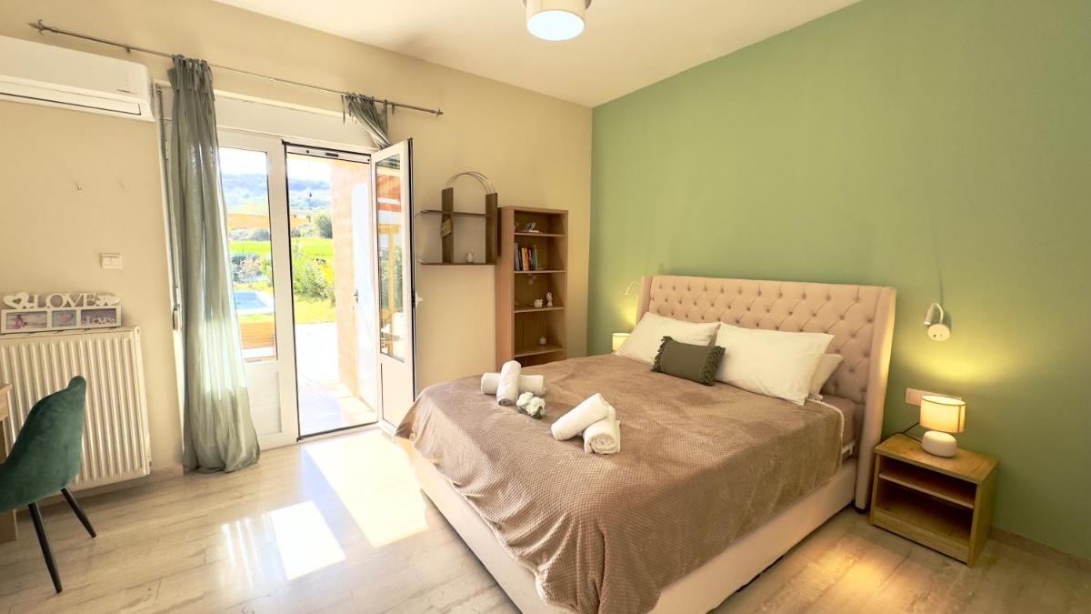 Marilis House, private pool, WIFI, mountain view, Netflix, self-check-in - Housity