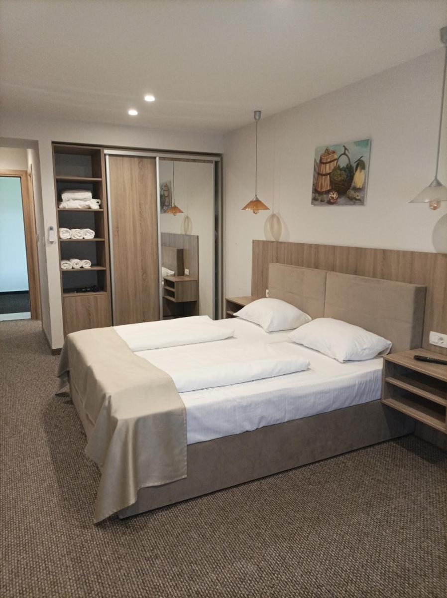 Hotel Storia - Housity