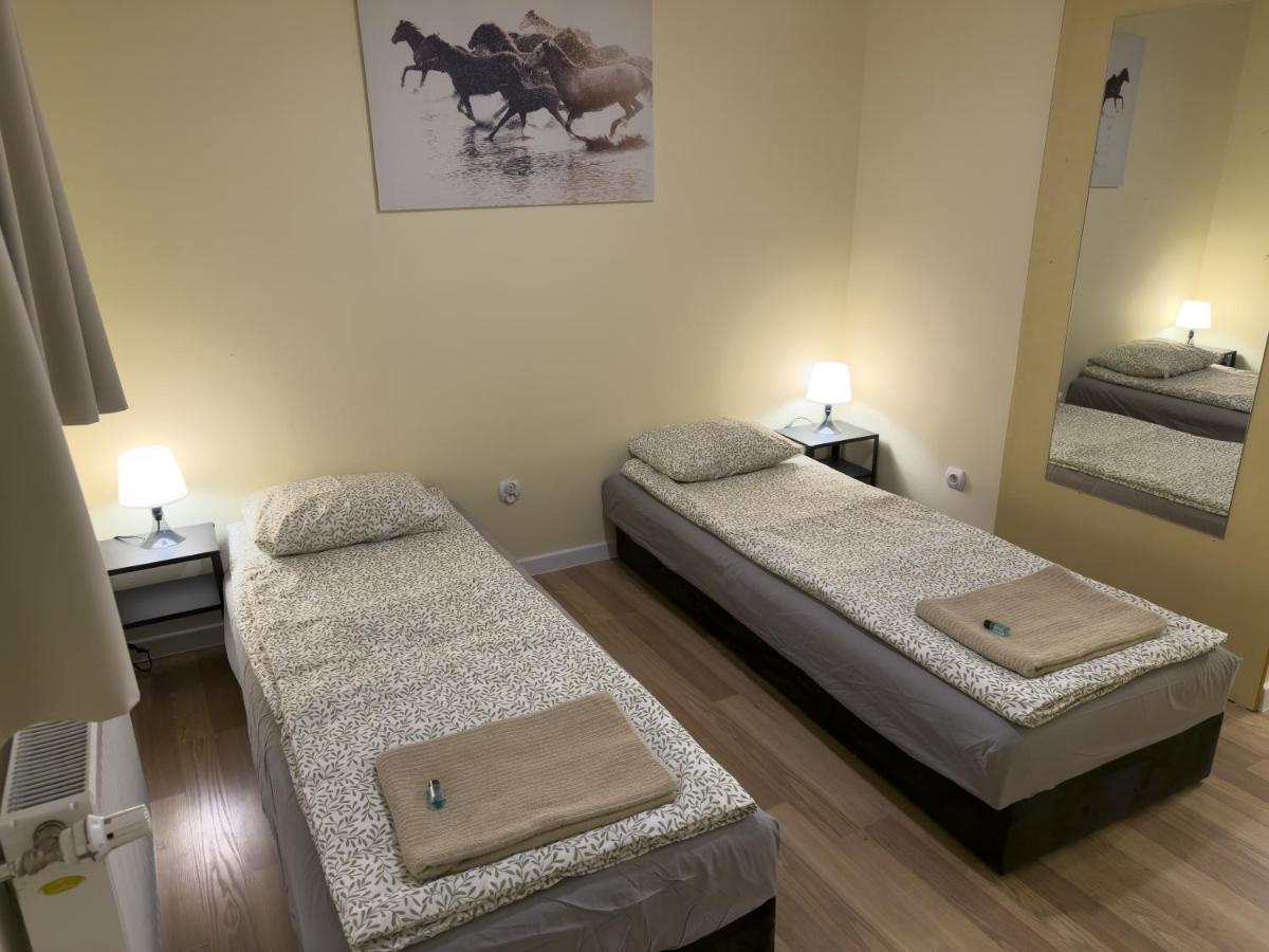 Mały Domek na Starówce - Housity