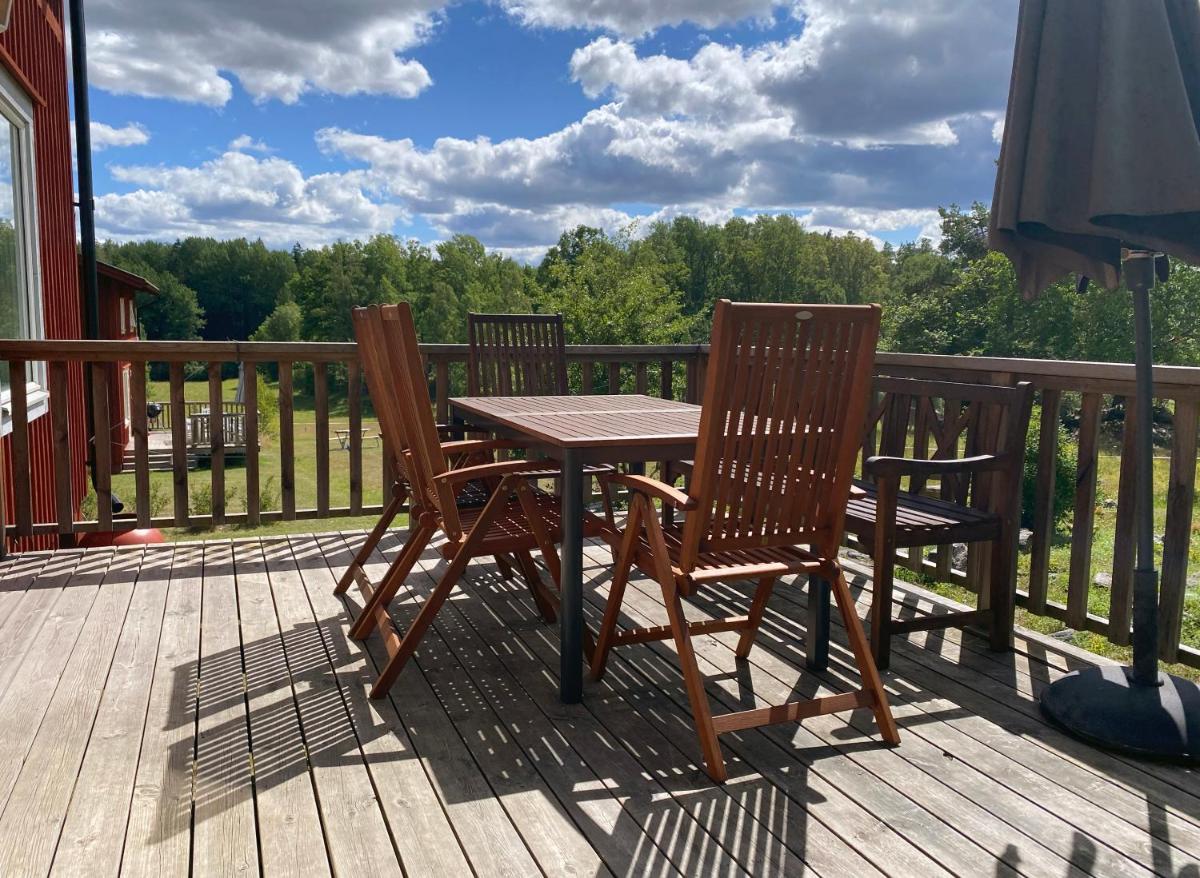 Three Bedroom Farm Cottage Lake Access and Free Boat - Housity