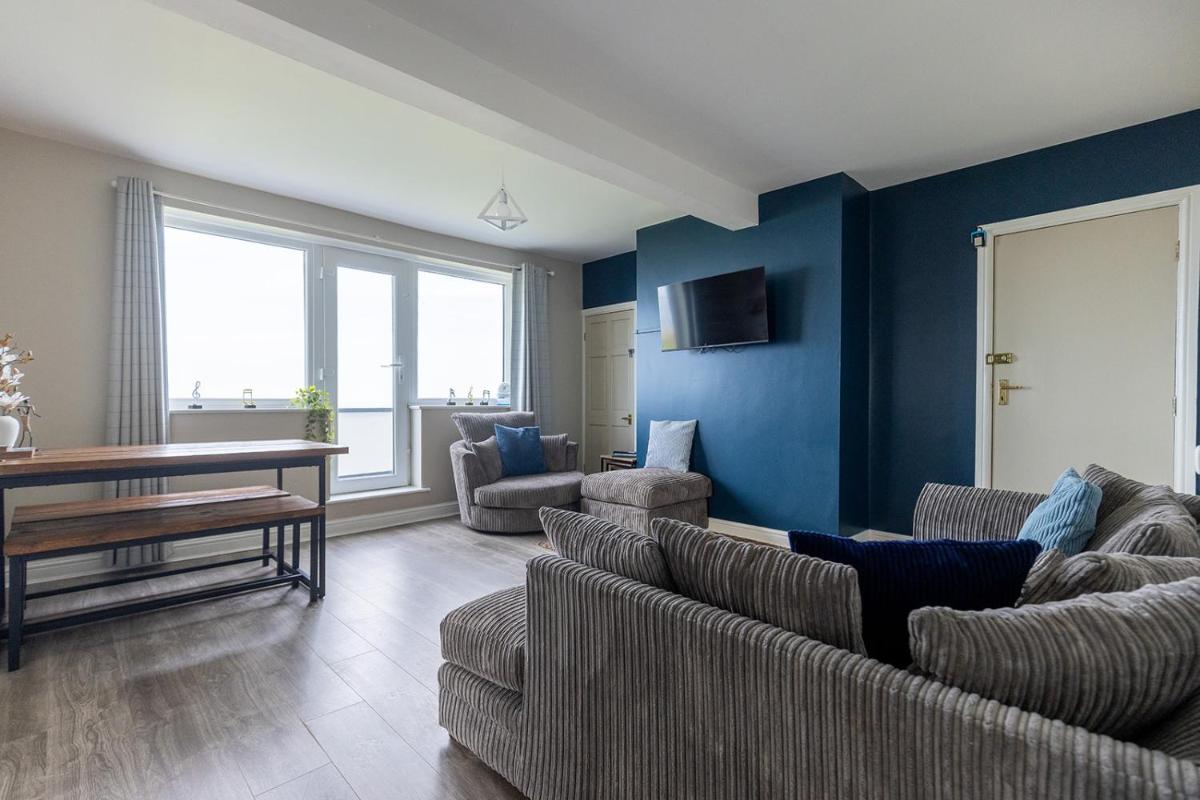 SEA VIEW - First Floor 3 bed apartment looking over Bridlington North Beach - Housity