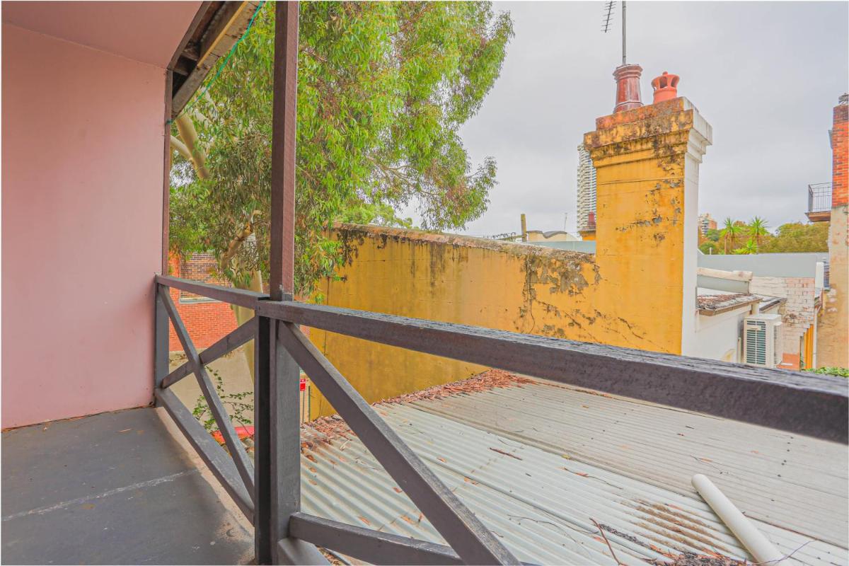 Affordable 3 Bedroom House Darlinghurst with 2 E-Bikes Included - Hizvo