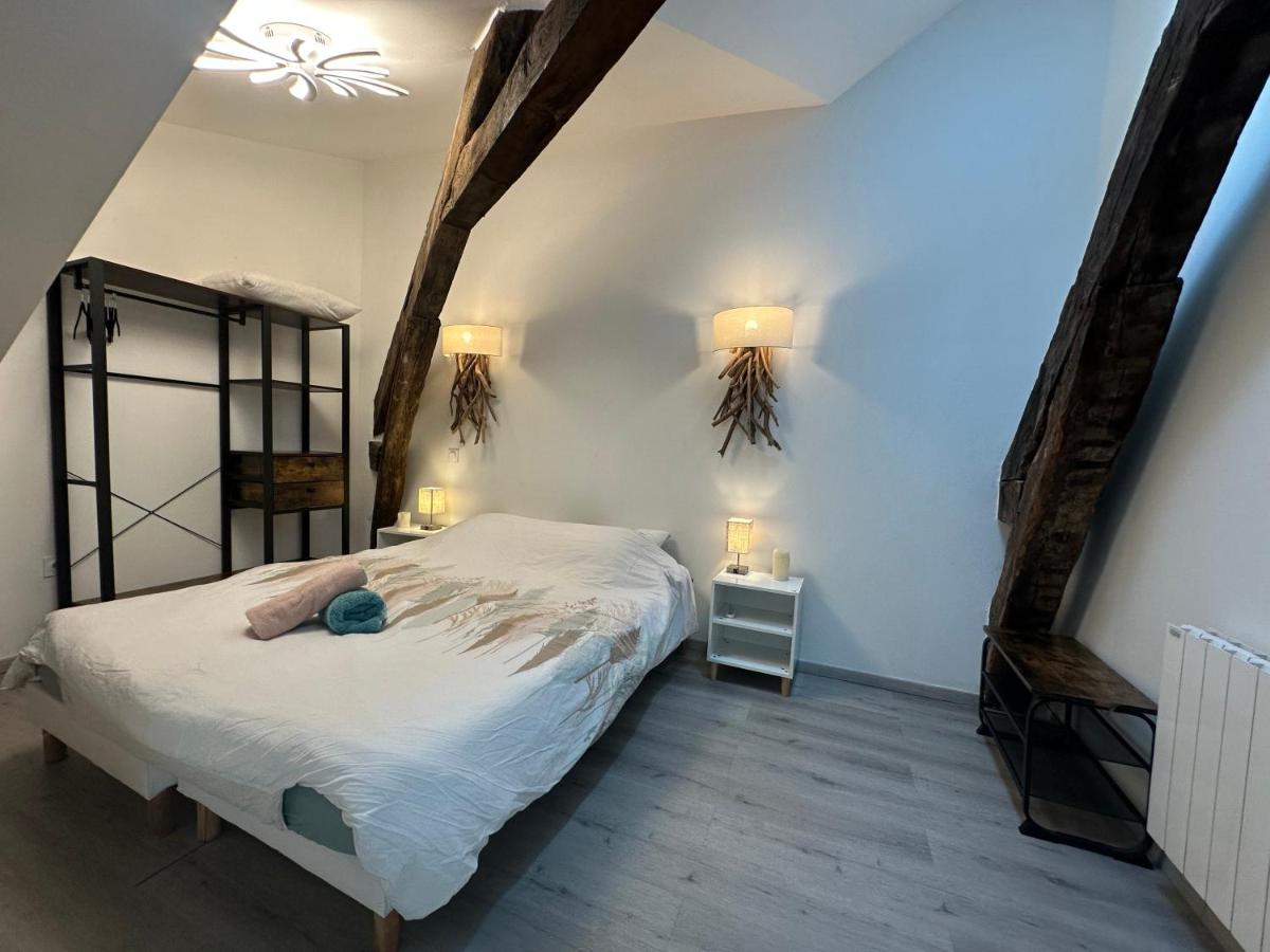 Captain YOO - Pieds dans l’eau - Face au port - Housity