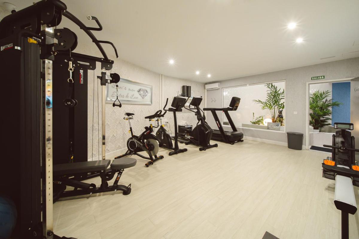 Gimnasio o instalaciones de fitness de Lani's Suites de Luxe - Adults Only