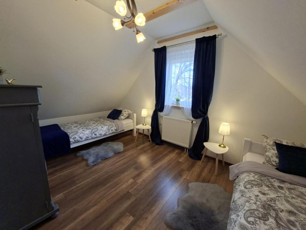 Siedlisko pod lipą - Housity