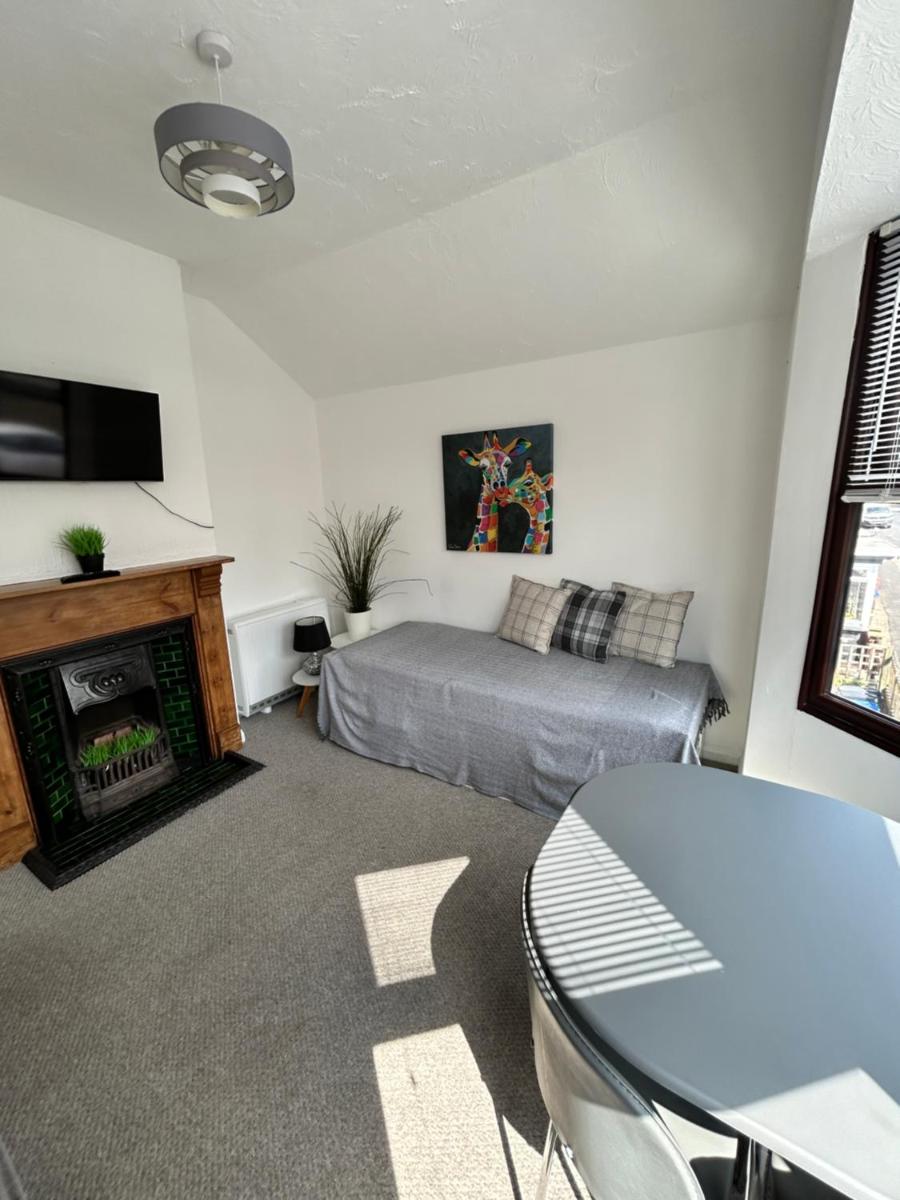 1st Floor Flat in Mews - Housity