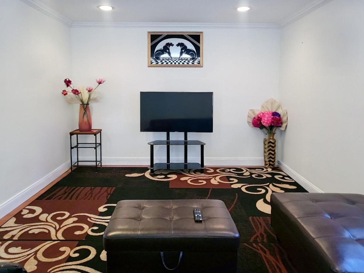 Room in House - Majestic Private Room - Housity
