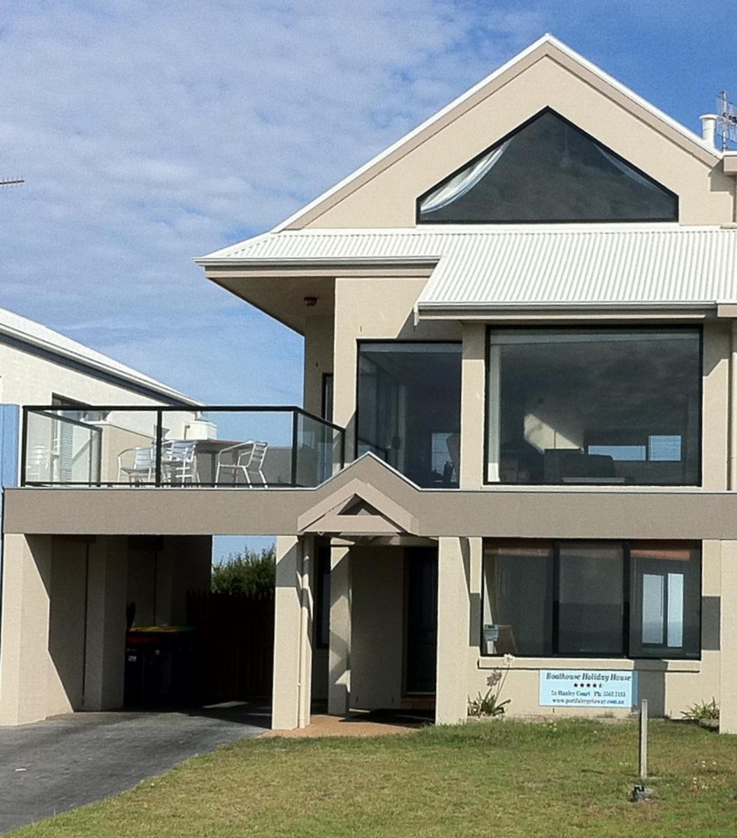 Boathouse Holiday House - Housity