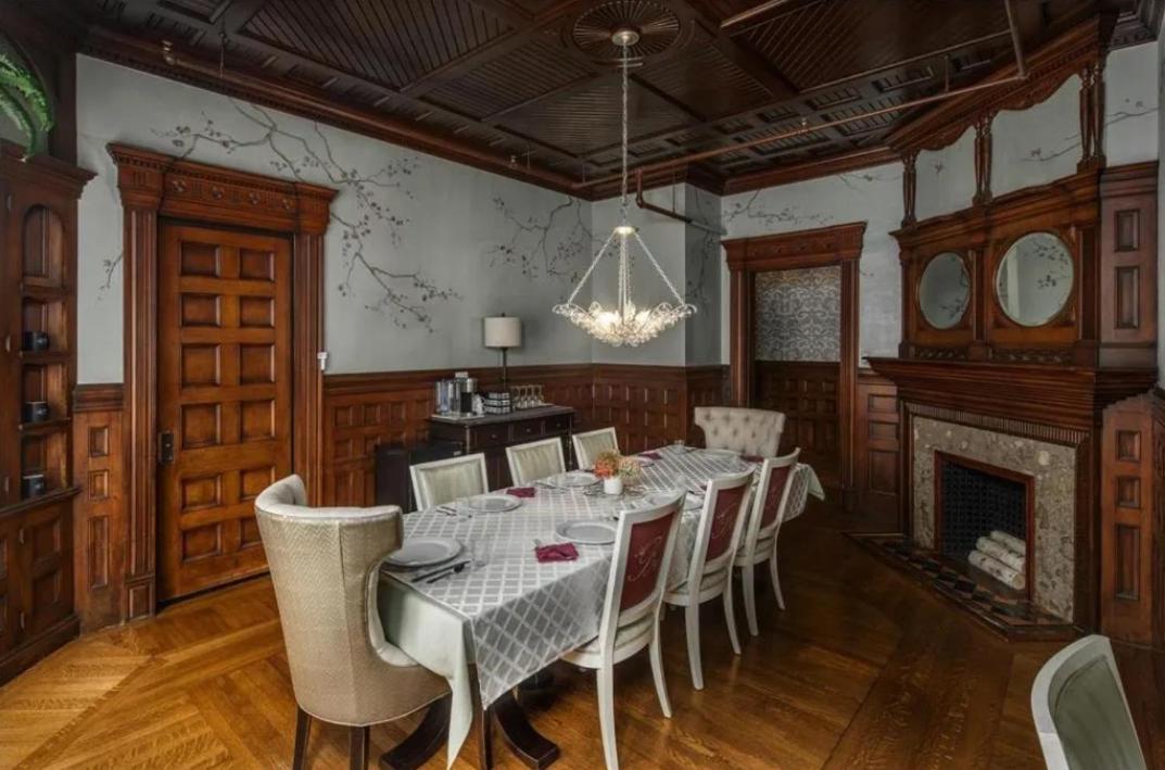 The New Victorian Mansion Bed & Breakfast - Housity