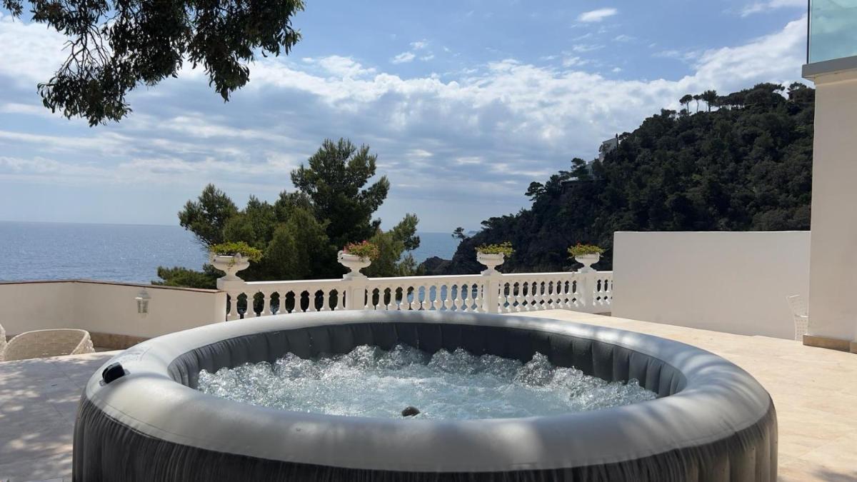 Hotel La Calanque - Housity