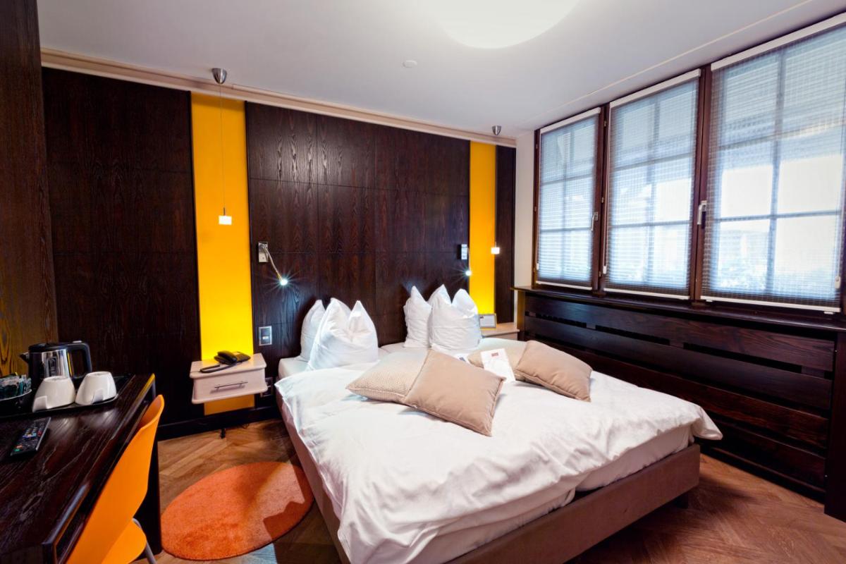 Un ou plusieurs lits dans un hébergement de l'établissement Hotel - Restaurant Le Cerf & Spa