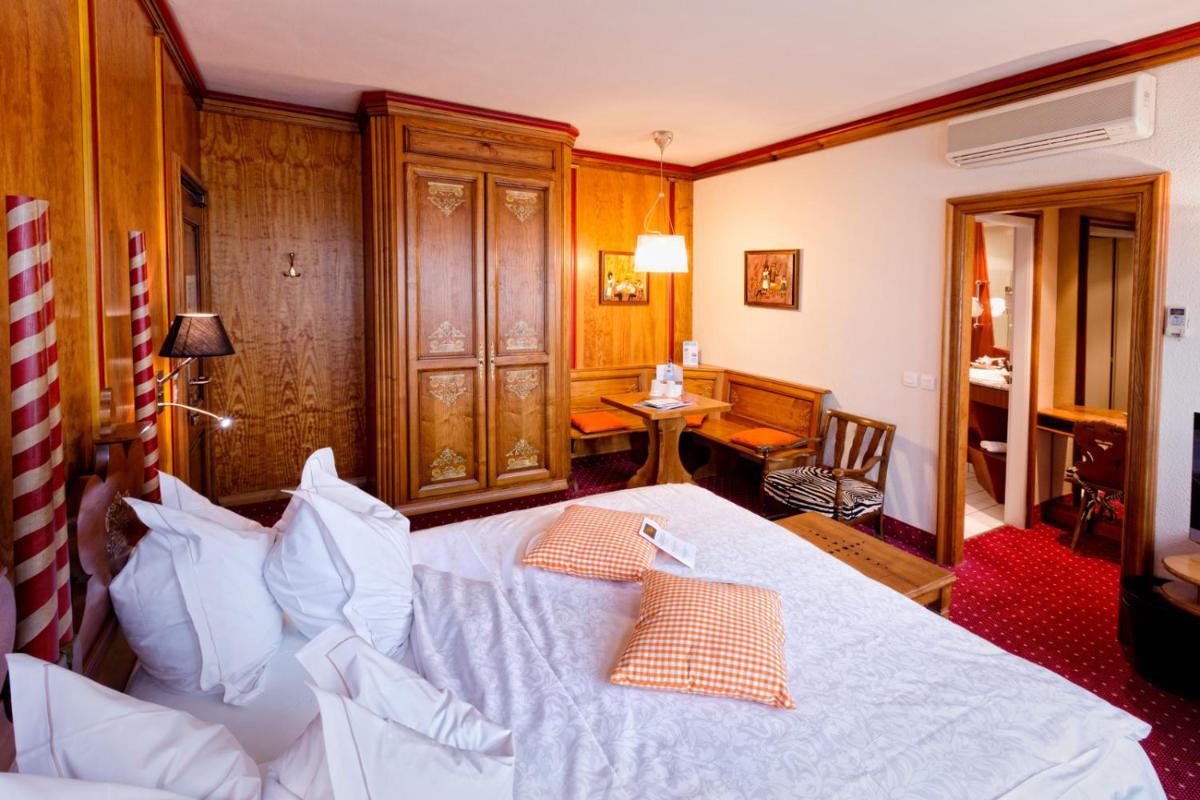 Un ou plusieurs lits dans un hébergement de l'établissement Hotel - Restaurant Le Cerf & Spa