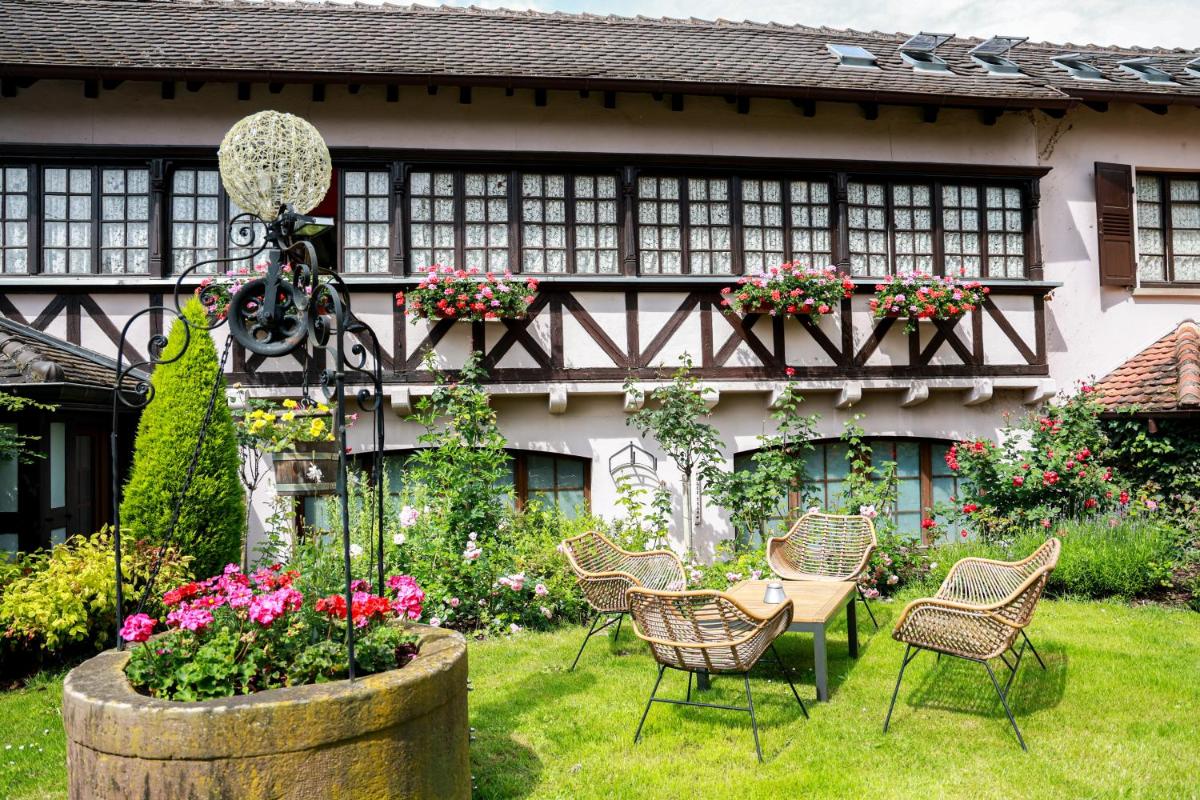 Jardin de l'établissement Hotel - Restaurant Le Cerf & Spa