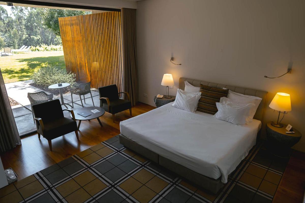 Uma cama ou camas num quarto em Torre de Gomariz Wine & Spa Hotel