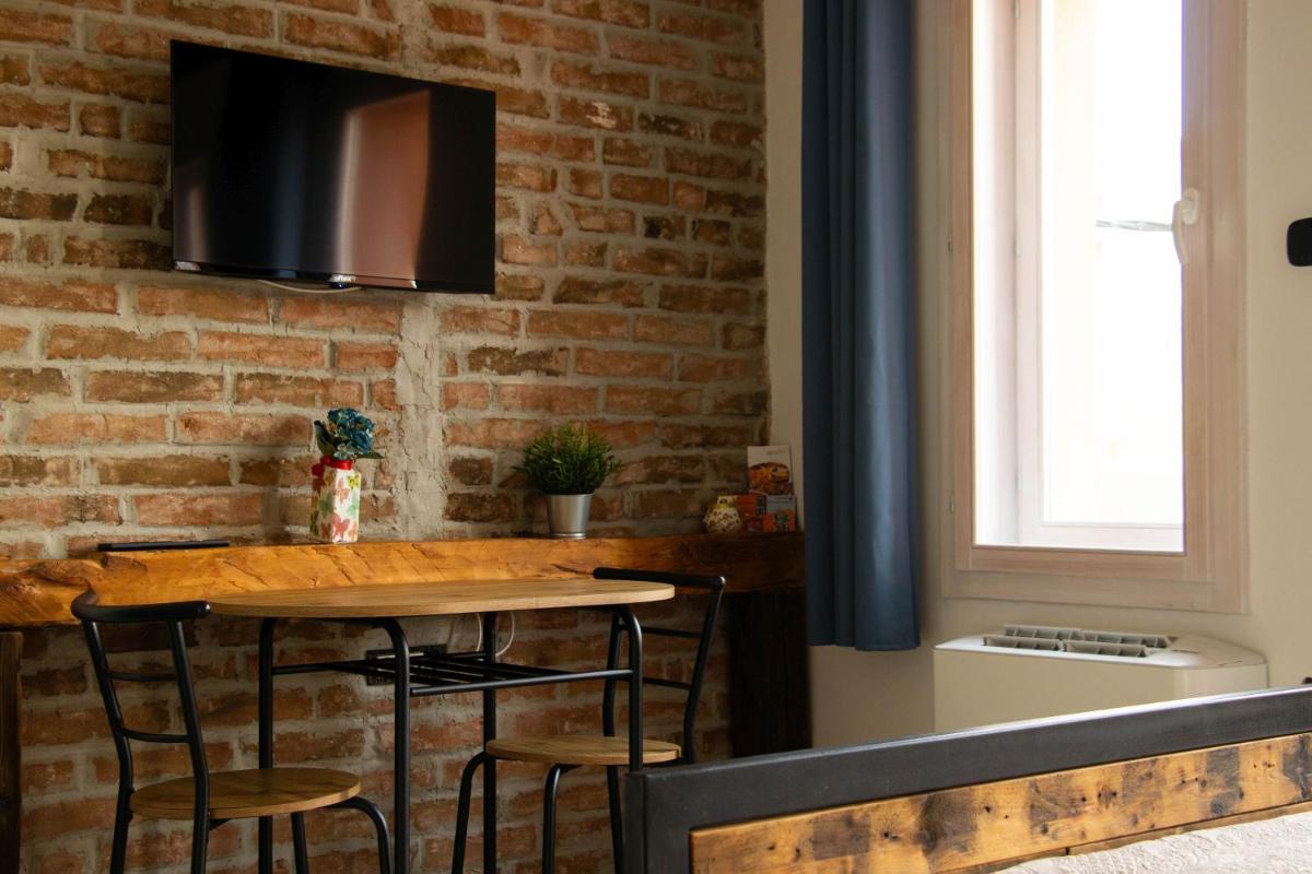 Apartment By the River - Housity