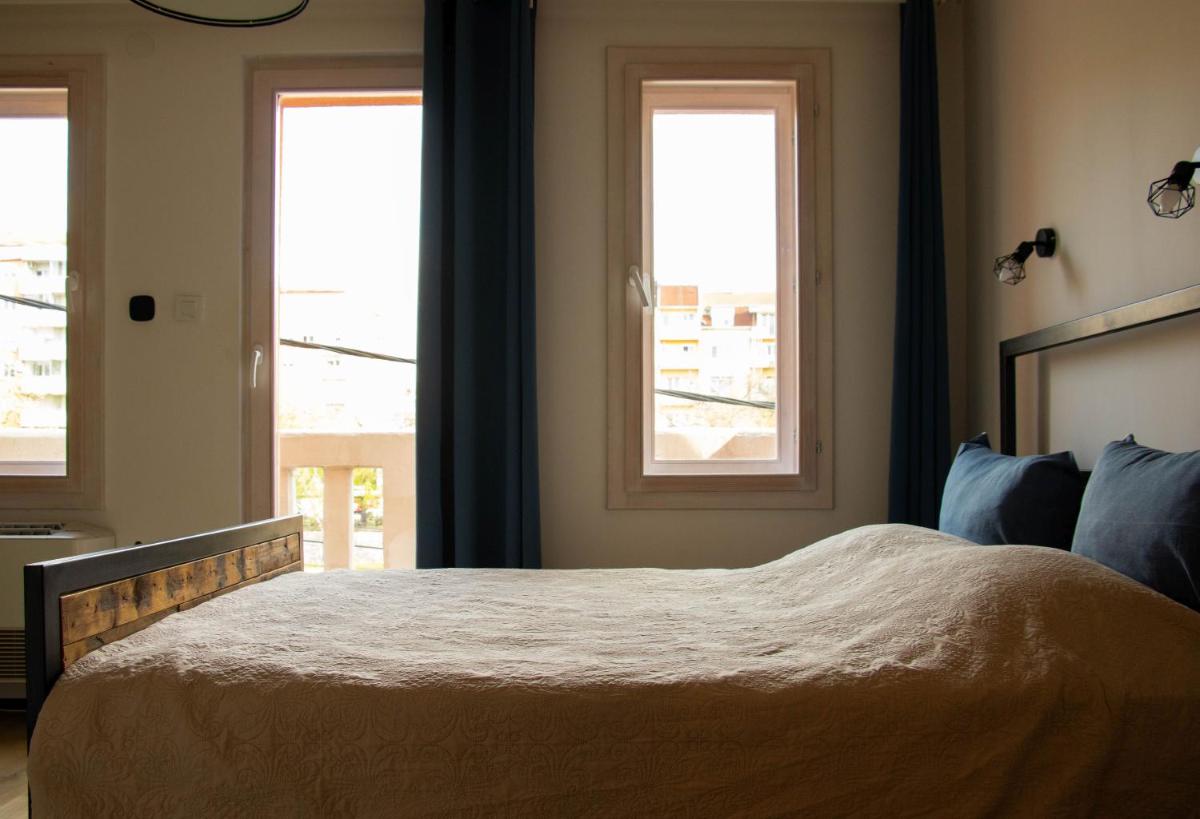 Apartment By the River - Housity