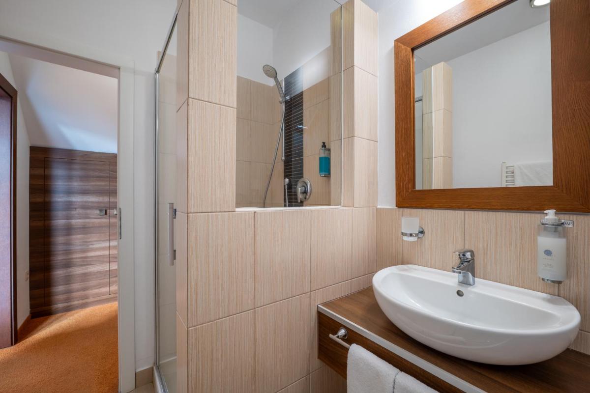 Hotel BELASSI - Housity