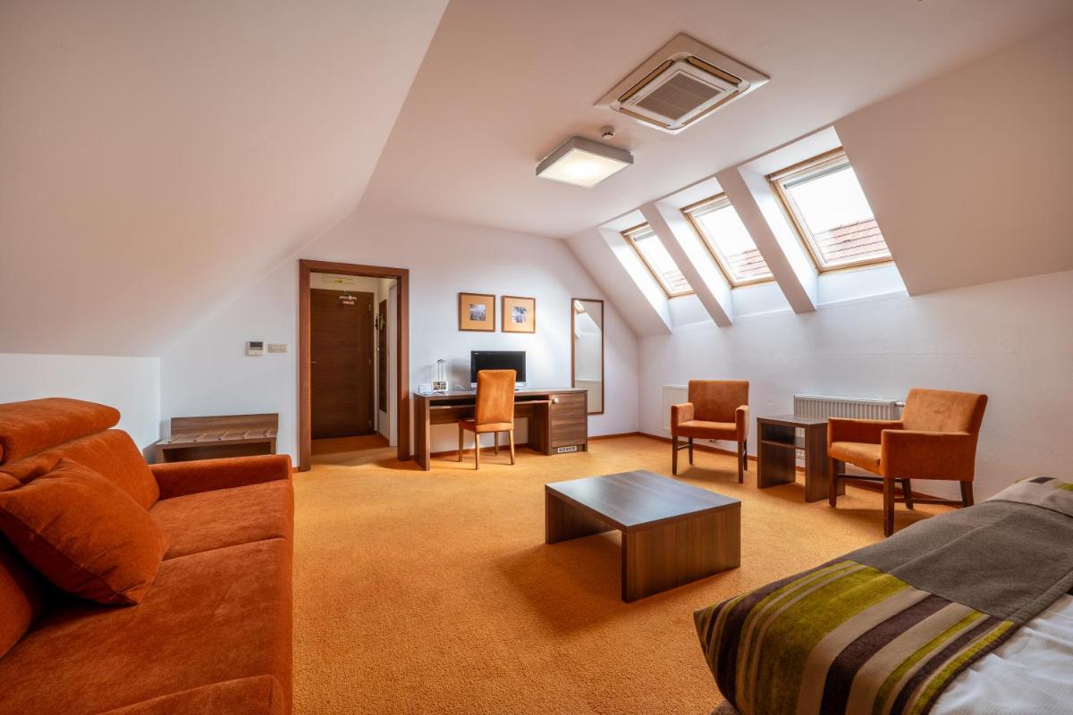 Hotel BELASSI - Housity
