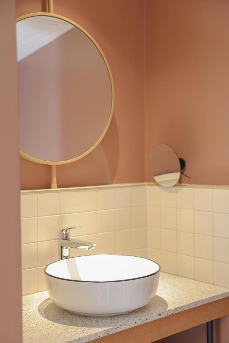 Salle de bains dans l'établissement Bloom House Hôtel & SPA